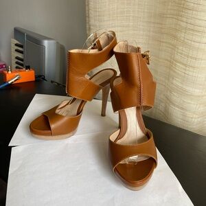 Fendi brown leather heels ankle strap size 36